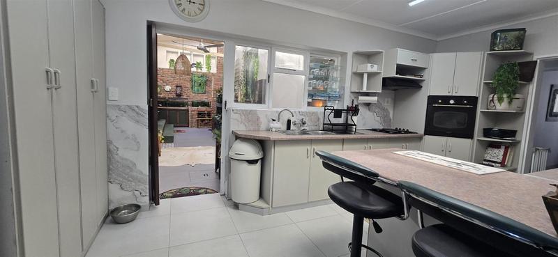 6 Bedroom Property for Sale in Reebok Western Cape